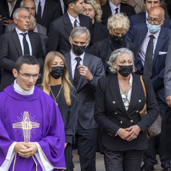Stella et Paul Belmondo, Florence Belmondo, Muriel Belmondo (soeur de J.P Belmondo), Victor Belmondo, Luana Belmondo - Sorties - Obsèques de Jean-Paul Belmondo en l'église Saint-Germain-des-Prés, à Paris le 10 septembre 2021. © Cyril Moreau / Bestimage