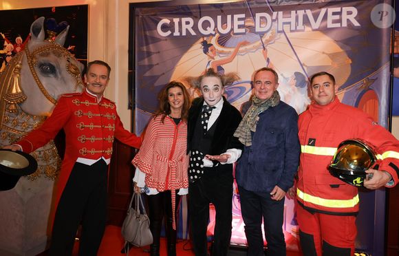 Christophe Delay avec sa femme Catherine (Cathy) au photocall de la générale du spectacle "Tempo" du Cirque d'Hiver Bouglione à Paris, France, le 18 octobre 2025. © Coadic Guirec/Bestimage