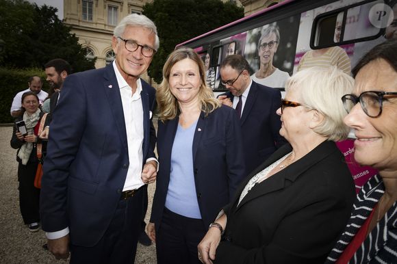 Exclusif - Thierry Drilhon, Yaël Braun-Pivet, Présidente de l'Assemblée nationale - Le bus du coeur de l'association "Agir pour le coeur des femmes" fait une halte à l'Assemblée Nationale à Paris le 28 mai 2025
© Jack Tribeca / Bestimage