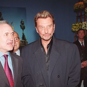 Jean Tiberi et Johnny Hallyday présentent le programme 2000 ANGELI-FIZET / BESTIMAGE