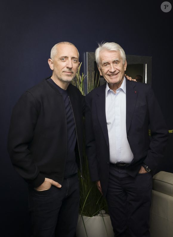 Exclusif - Gad Elmaleh célèbre les cinquante ans de carrière de Gilbert Coullier sur la scène du Zenith de Rouen à la fin de son spectacle "Lui même" 
Le 28 mars 2025.