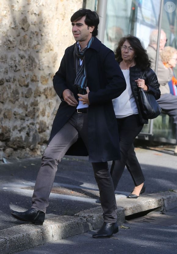Il est le fils de l’architecte Philippe Moreau et d’Augusta Kammoun, la maman de Patrick Bruel

David Moreau, le frère de Patrick Bruel et sa mère Augusta Kammoun (mère de Patrick Bruel et David Moreau) - Obsèques de Guy Béart dans le carré juif du cimetière de Garches. Le 21 septembre 2015. © Agence / Bestimage