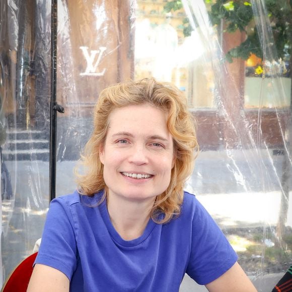 Sarah Biasini lors de la 3ème édition du salon du livre à Saint-Germain-des-Prés "Des pages avant la plage" à Paris le 6 juin 2026. © Jack Tribeca / Bestimage