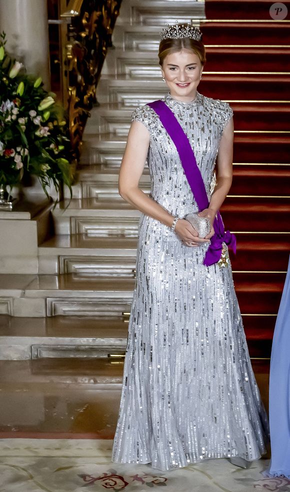 La princesse Elisabeth de Belgique aux arrivées du dîner de gala des célébrations du changement de trône au Palais grand-ducal du Luxembourg, le 3 octobre 2025. @Dana Press / Bestimage