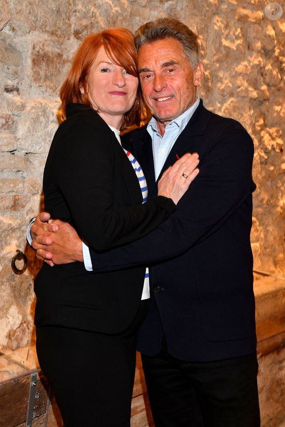 Exclusif - Muriel Mayette-Holtz et Gérard Holtz durant la soirée de première pour la pièce Le sourire de Darwin, dans la nouvelle salle du Théâtre de Nice, Les Franciscains, un spectacle conçu par Isabella Rossellini et mis en scène par Muriel Mayette-Holtz, le 26 avril 2022.  © Bruno Bebert / Bestimage