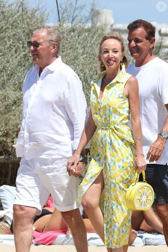 Charles de Bourbon des Deux-Siciles, Camilla de Bourbon des Deux-Siciles et leurs filles les princesses Maria Carolina et Maria Chiara sont allés déjeuner avec le prince Laurent de Belgique et ses enfants les princes Aymeric et Nicolas et la princesse Louise de Belgique au club 55 à Saint-Tropez le 3 aout 2025.