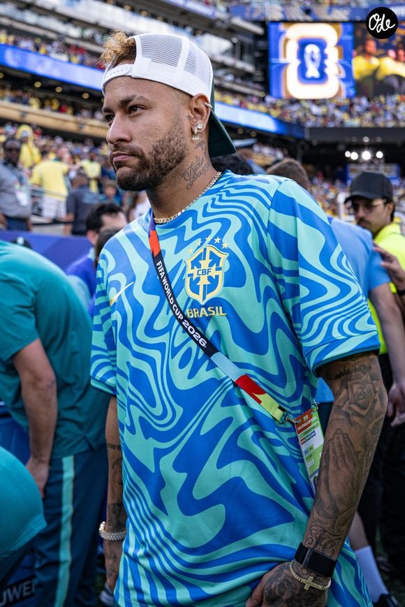 L'absence du numéro 10 est l'occasion idéale pour se plonger dans les coulisses de son immense musée privé installé à Santos.

13 juin 2026, East Rutherford (New Jersey, États-Unis) – Neymar, du Brésil, avant le match du groupe C de la Coupe du monde de la FIFA 2026 entre le Brésil et le Maroc au New York New Jersey Stadium, le 13 juin 2026.

(Crédit photo : © Riquelve Nata / Sport Press Photo via ZUMA Press / Bestimage)