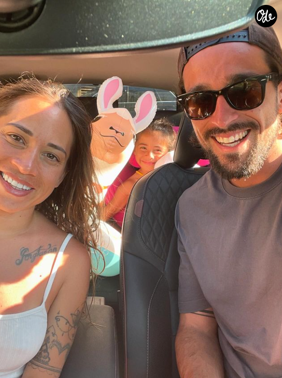 "On a quelque chose à vous annoncer... Cameron va aussi devenir grand frère", a-t-elle écrit en légende.

Cécilia, ancienne candidate de "Koh-Lanta", en couple et maman d'une petite fille prénommée Sway.