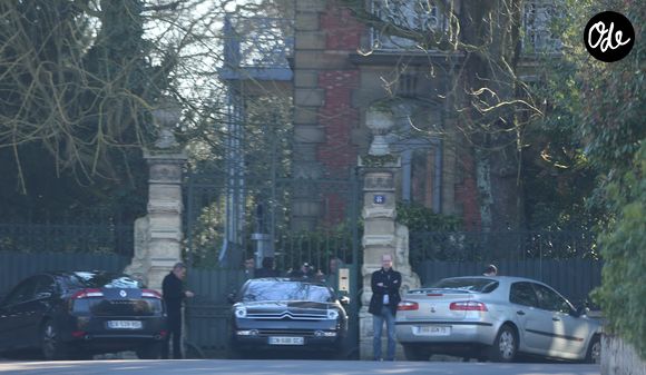 Exclusif - Nouvelle perquisition dans la villa de Jean-Marie Le Pen au domaine de Montretout à Saint-Cloud le 16 février 2016.