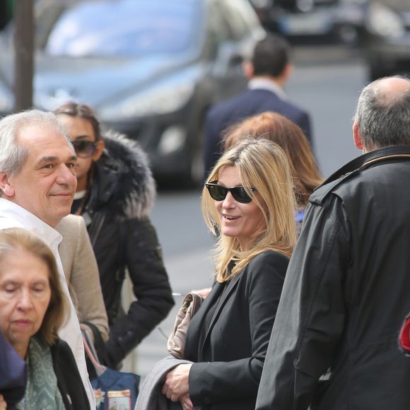 Clarisse Debout, fille de C.Goya et J.J.Debout, et les proches - Sorties des obsèques de la mère de Chantal Goya, Colette Dartiguenave De Guerre, en l'église Saint-Roch à Paris. Le 26 avril 2018. Photo par AGENCE / BESTIMAGE