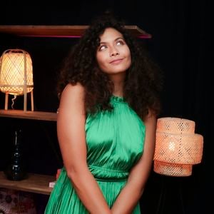 Vaimalama Chaves pose pour notre entretien En Privé avec, dans le cadre de la promotion de son premier livre "O Vai" (éd. First) - dans les locaux de Webedia