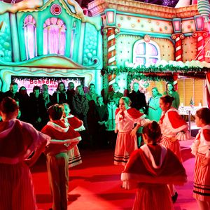 La princesse Charlene de Monaco avec ses enfants, le prince héréditaire Jacques et la princesse Gabriella, a Inauguré le traditionnel Marché de Noël de Monaco, le 6 décembre 2024. Ils étaient accompagné par le nouveau ministre d'Etat de la Principauté © JC VINAJ / Pool Monaco / Bestimage