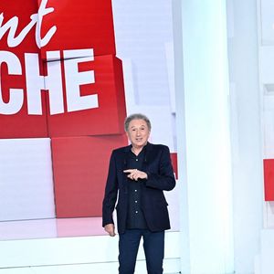 "Vivement dimanche" ne sera plus diffusée jusqu'au 11 mai prochain 

Exclusif - Michel Drucker - Enregistrement de l'émission "Vivement Dimanche" au Studio Gabriel, présentée par M.Drucker, et diffusée sur France 3, de 13h30 à 15h, le 28 août © Guillaume Gaffiot / Bestimage