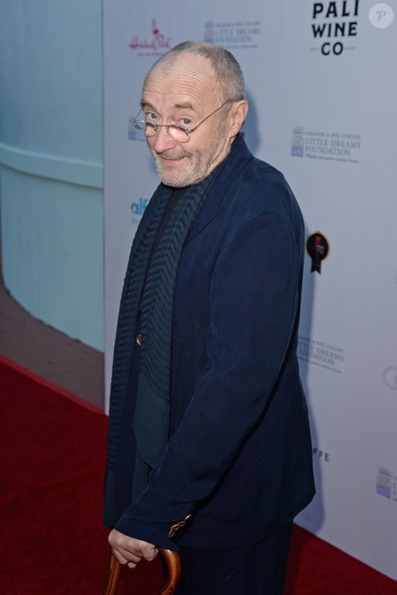 Le musicien, qui fêtera bientôt ses 75 ans, a choisi de parler ouvertement de ses problèmes de santé.

Phil Collins au photocall de la soirée de gala "Dreaming on the Beach" à Miami. Photo par Backgrid USA / Bestimage