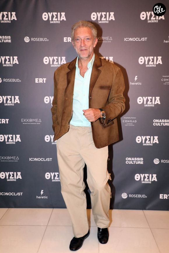 Le réalisateur Romain Gavras est accompagné d’Emily Ratajkowski et de Vincent Cassel, acteur principal du film « Sacrifice », lors de la première de ce dernier à l’Onassis Stegi, à Athènes (Grèce). Backgrid UK/ Bestimage