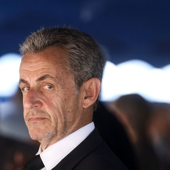 Ce, matin il a évoqué les conditions de sa détention : "J’ai répondu scrupuleusement à toutes les convocations. Je n’avais pas imaginé attendre 70 ans pour connaître la prison. 

Nicolas Sarkozy lors de la cérémonie commémorative du 82ème anniversaire de l'Appel à la résistance du général Charles de Gaulle du 18 juin 1940, au mémorial du Mont-Valérien, à Suresne, France, le 18 juini 2022. © Stéphane Lemouton/Bestimage