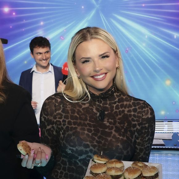 Exclusif - Kelly Vedovelli, sur le plateau de l’émission « TPMP » (La dernière sur C8), présentée par C. Hanouna et diffusée en direct sur C8, à Paris, en France, le 27 février 2025. © Jack Tribeca / Bestimage