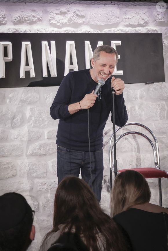 Exclusif - Gad Elmaleh reste en contact avec son public en jouant dans quelques  Comedy Clubs parisiens, et en profite pour tester ses nouveaux textes, Le Paname Art Café. Le 23 avril 2023
© Jack Tribeca / Bestimage
