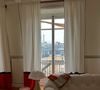 ... qui donne même sur la tour Eiffel.

Appartement de Malika Ménard dans Paris