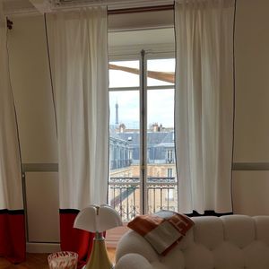 ... qui donne même sur la tour Eiffel.

Appartement de Malika Ménard dans Paris