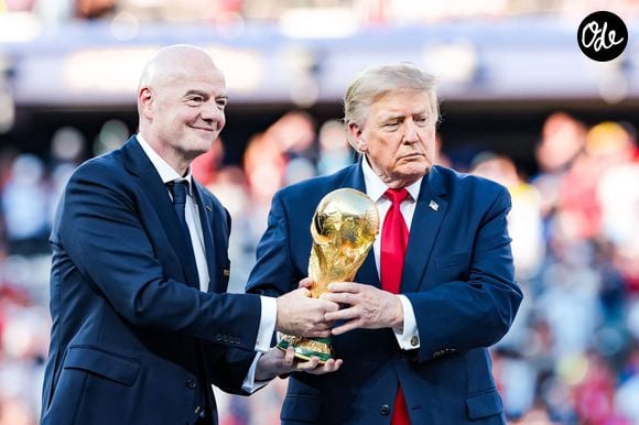 Donald Trump et Gianni Infantino assistent à la cérémonie de remise des médailles et du trophée après la finale de la Coupe du Monde de la FIFA 2026 entre l'Argentine et l'Espagne au New York New Jersey Stadium, à East Rutherford (New Jersey), le 19 juillet 2026, aux États-Unis. SPP / PsnewZ / Bestimage