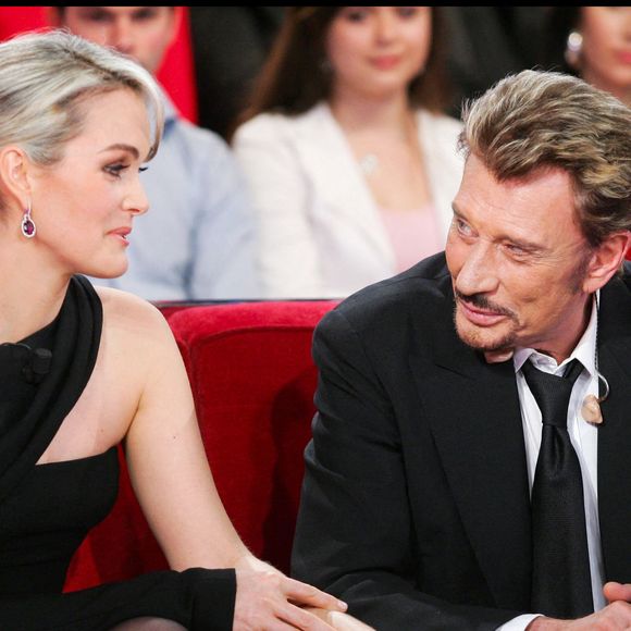 Laeticia Hallyday a souhaité tourner la page en vendant cette maison. 

Laeticia et Johnny Hallyday lors de l'enregistrement de l'émission "Vivement Dimanche". © Guillaume Gaffiot/Bestimage