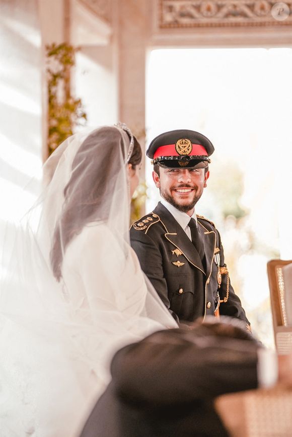 Le prince Hussein de Jordanie et Rajwa al Saif  - Les familles royales au mariage du prince Hussein de Jordanie et de Rajwa al Saif, au palais Zahran à Amman (Jordanie), le 1er juin 2023. Photo by Backgrid USA / Bestimage