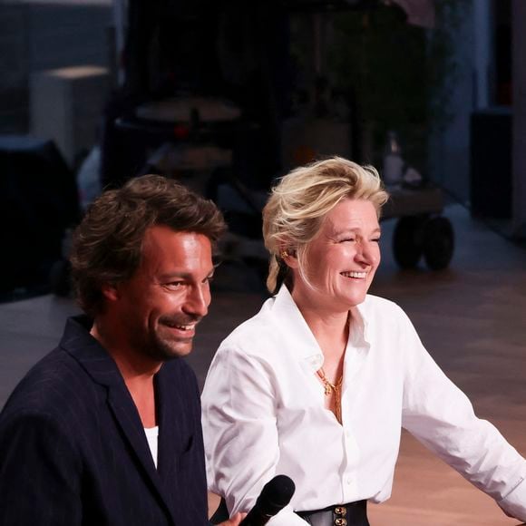 Exclusif - Bertrand Chameroy, Anne-Elisabeth Lemoine, sur le plateau de l'émission "C à vous" lors du 78ème Festival International du Film de Cannes, France, le 19 mai 2025. © Jack Tribeca/Bestimage