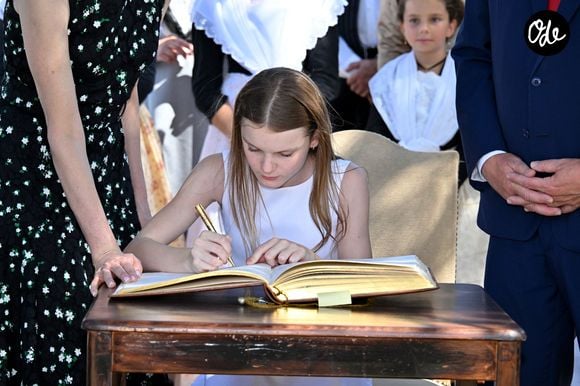 Le prince Albert II de Monaco, la princesse Charlène de Monaco, le prince Jacques de Monaco, marquis des Baux et la princesse Gabriella de Monaco lors de leur visite officielle aux Baux-de-Provence, France, le 5 septembre 2026. © Bruno Bebert/Bestimage