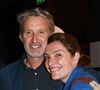 Dans un entretien à Paris Match, ils étaient revenus sur son coup de foudre de 2004, à Canal+, lors de la préparation de la soirée des 20 ans de la chaîne.

Antoine de Caunes et sa femme Daphné Roulier - People à la 100ème du spectacle de Vincent Dedienne "Un soir de gala" aux théâtre Marigny à Paris le 27 juin 2022. © Coadic Guirec/Bestimage
