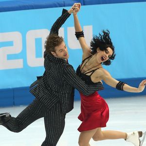 Nathalie Péchalat candidate à la tête de la fédération des sports de glace - Le couple de patineurs français Nathalie Pechalat et Fabian Bourzat lors de leur programme court de danse en patinage artistique au Iceberg Skating Palace pendant les Jeux Olympiques d'Hiver de Sotchi, le 16 février 2014.