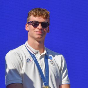 Sur Instagram, le médaillé olympique a partagé plusieurs photos de sa vie sur place

Léon Marchand - L'équipe de France de natation acclamée au club France lors des Jeux Olympiques de Paris2024 (JO) le 5 aout 2024. PixPlanete / Bestimage