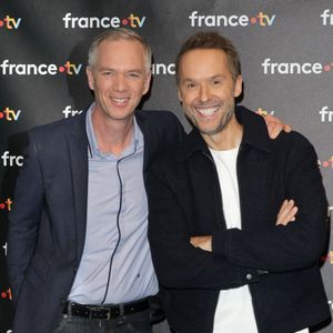 Julien Arnaud, Damien Thévenot - Photocall à l'occasion des 40 ans de l'émission "Télématin" au siège de France Télévisions à Paris le 6 février 2025. © Coadic Guirec/Bestimage