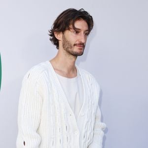 Pierre Niney au photocall du défilé Lacoste Collection Femme Prêt-à-Porter Printemps/Eté 2026 lors de la Fashion Week de Paris (PFW), au Lycée Carnot, à Paris, France, le 5 octobre 2025. © Sam Delpech/Bestimage
