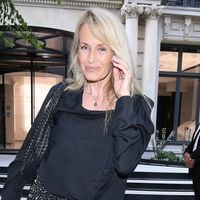 Absente au moment de dire au revoir à Nathalie Baye, Estelle Lefébure a eu un joli geste pour l'actrice.