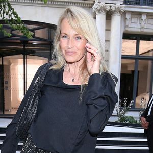 Estelle Lefébure était absente des obsèques de Nathalie Baye à Paris.

Estelle Lefebure - Cocktail à l'occasion des 2 ans de la boutique du Joaillier Heurgon à Paris © Jonathan Rebboah/Panoramic/Bestimage