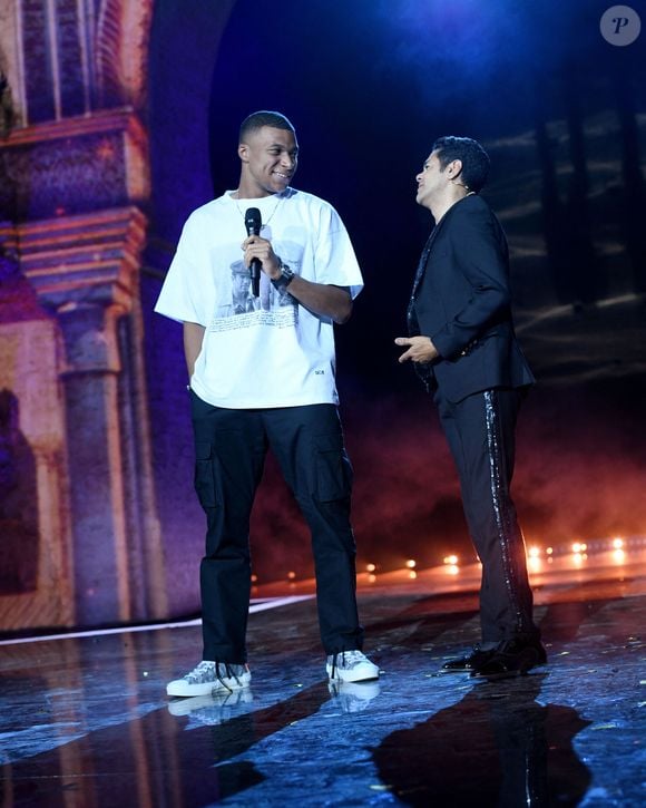 Exclusif - Kylian Mbappé et Jamel Debbouze lors de la soirée du grand gala du "Marrakech du Rire 2022" pour la 10ème édition au palais El Badiî à Marrakech, Maroc, le 18 juin 2022. Rachid Bellak/Bestimage