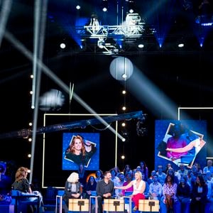 Exclusif - Lorie (Laure Pester), Kamel Ouali, Michèle Torr et Faustine Bollaert lors de l'enregistrement de l'émission "La Boîte à secrets", présentée par F.Bollaert et diffusée le 3 octobre 2025 sur France 3, dans les studios du Lendit à Saint-Denis, Seine Saint-Denis, France, le 9 septembre 2025. © Pierre Perusseau/Bestimage