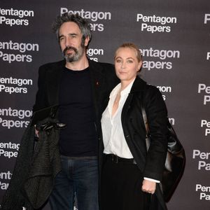 Emmanuelle Béart et Frédéric Chaudier - Avant-première du film "Pentagon Papers" au cinéma l'UGC Normandie à Paris. © Borde-Coadic/Bestimage
