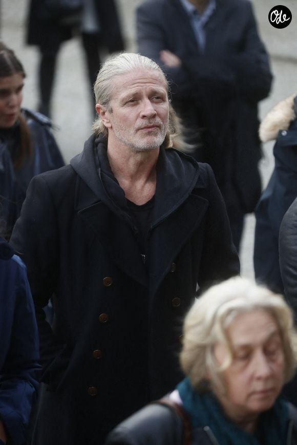 Emmanuel Petit - Obsèques de Jérôme Le Fauconnier au cimetière du Père Lachaise à Paris, le 10 octobre 2024. Le journaliste de "L'Equipe" est décédé dans la nuit du 3 au 4 octobre 2024 à l'âge de 57 ans, des suites de la maladie de Charcot. © Christophe Clovis / Bestimage