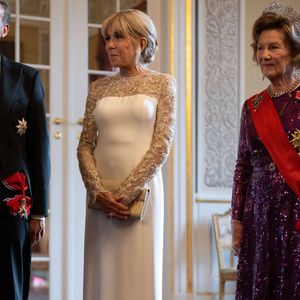 Une allure parfaite !

Le soir du 23 juin 2025, Leurs Majestés le roi Harald V et la reine Sonja de Norvège ont offert un dîner d'État au Palais royal d'Oslo en l'honneur du président français Emmanuel Macron et de la Première dame Brigitte Macron, dans le cadre de leur visite officielle en Norvège. Des membres de la famille royale norvégienne, dont le prince héritier Haakon, la princesse héritière Mette-Marit et la princesse Alexandra, étaient également présents. Photo : Jeanne Accorsini/Pool/ABACAPRESS.COM