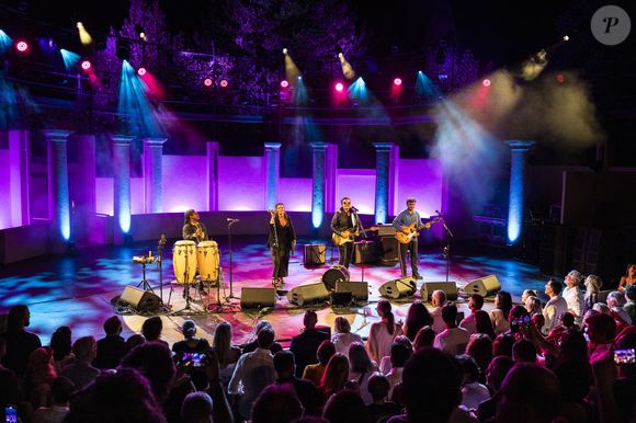 Exclusif - M (Matthieu Chedid) accompagné de sa soeur Anna et de son frère Joseph en concert inédit et unique, en acoustique au Théâtre de Verdure lors de l'ouverture de la 41ème édition du Festival de Ramatuelle le 1er aout 2025. © Cyril Bruneau / Festival de Ramatuelle / Bestimage