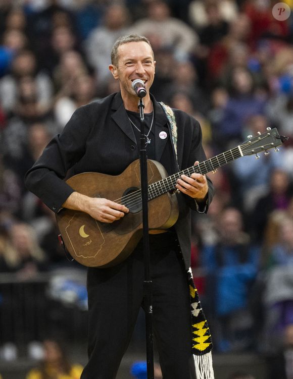 Chris Martin se produit lors de la cérémonie d'ouverture des Jeux Invictus 2025 à Vancouver, au Canada. Les jeux se dérouleront à Vancouver et à Whistler. Samedi 8 février 2025. Photo par Zak Hussein/Splash News/ABACAPRESS.COM