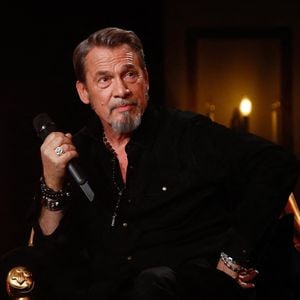 Il faut dire que le coach emblématique de "The Voice" affiche un bilan impressionnant dans l'émission : 13 participations et 6 trophées remportés. Mais, désormais, il estime avoir fait le tour de l'exercice.

Exclusif - Florent Pagny lors de l'enregistrement de l'émission "Serge Lama, le dernier rappel" présentée par F. Bollaert, diffusée le vendredi 21 novembre 2025 sur France 3 à 21h10, au théâtre Marigny à Paris, France, le 29 avril 2025. © Clovis-Moreau/Bestimage