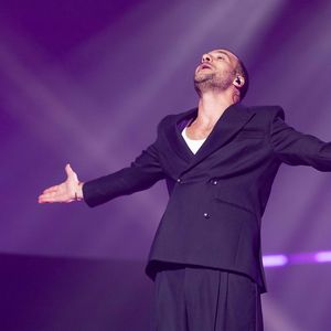 En novembre 2024, les amoureux ont fait une apparition remarquée sur le tapis rouge des NRJ Music Awards. 

Exclusif - Amir sur la scène du concert solidaire pour les enfants de la guerre "Ensemble à l'Olympia" à Paris présenté par EliseCare le 10 février 2025.
© Jack Tribeca / Pierre Perusseau / Bestimage
