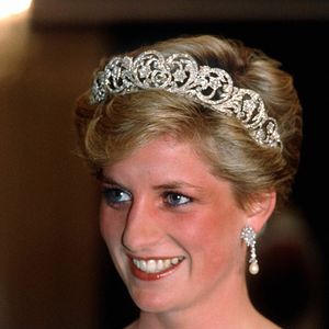 Diana, princesse de Galles, portant un diadème lors d'une visite à Bahreïn en novembre 1986.  Photo par Anwar Hussein/PA Photos/ABACAPRESS.COM