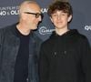 L’adolescent est le portrait craché de sa mère, Charlotte Casiraghi.

Gad Elmaleh et son fils Raphaël - Première du film "Juste une illusion" au cinéma Le Grand Rex à Paris le 22 mars 2026. © Coadic Guirec/Bestimage