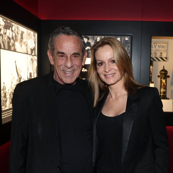 Thierry Ardisson et Audrey Crespo-Mara filent le parfait amour depuis longtemps.

Exclusif - Thierry Ardisson et sa femme Audrey Crespo-Mara - Vernissage de l'exposition "Johnny Hallyday, l'exposition" au Palais des Expositions à Paris. 
© Dominique Jacovides / Bestimage