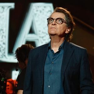Francis Cabrel lors de l'enregistrement de l'émission "Serge Lama, le dernier rappel" présentée par F. Bollaert, diffusée le vendredi 21 novembre 2025 sur France 3 à 21h10, au théâtre Marigny à Paris, France, le 29 avril 2025. © Clovis-Moreau/Bestimage