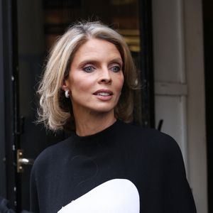 Sylvie Tellier - Les célébrités arrivent au défilé Stéphane Rolland à la Salle Pleyel, "Collection Haute Couture Printemps/Eté 2025" lors de la Fashion Week de Paris (PFW), le 28 janvier 2025. 
© Denis Guignebourg / Bestimage